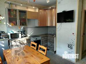 2-к квартира, вторичка, 57м2, 1/10 этаж